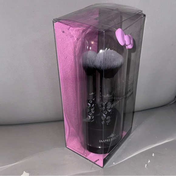 Impressions Vanity x Hello Kitty “The Favorites" Bell Jar 6-Piece Brush Gift Set - Picture 5 of 8